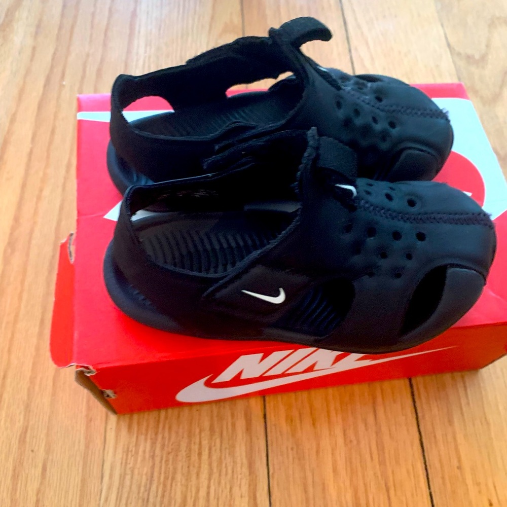 Nike Sunray Protect 2 Shoes in Black/White Toddler